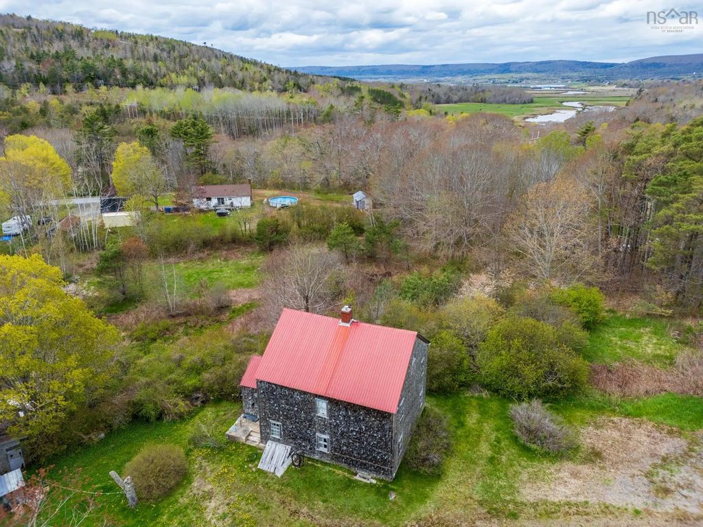 9427 Highway 8, Lequille