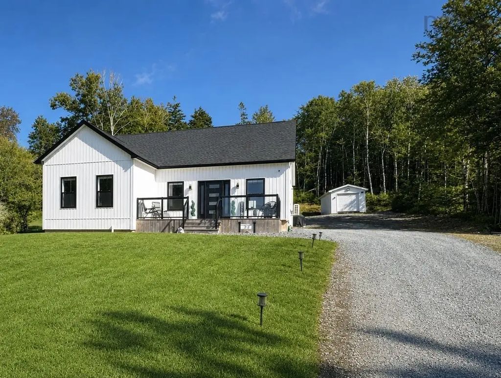30 Cove Road, Lewis Lake