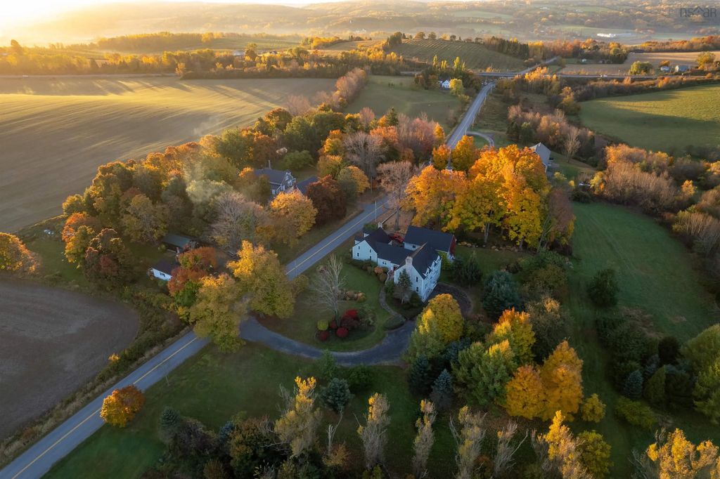 1999 Grand Pre Road, Grand Pré