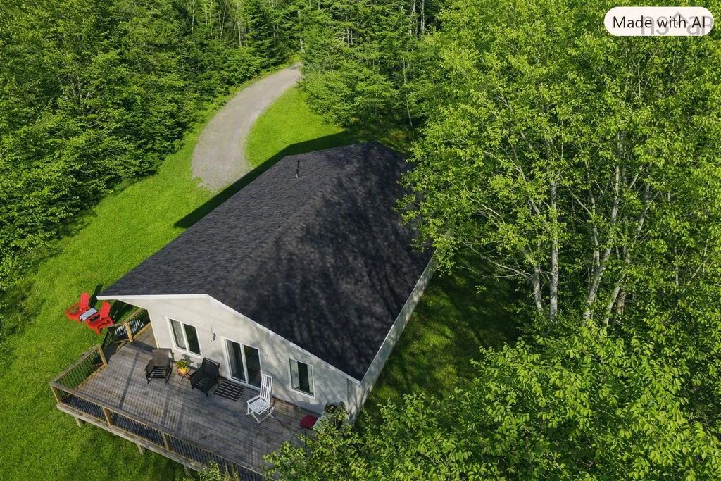 45 Shady Lane, Big Bras D'Or