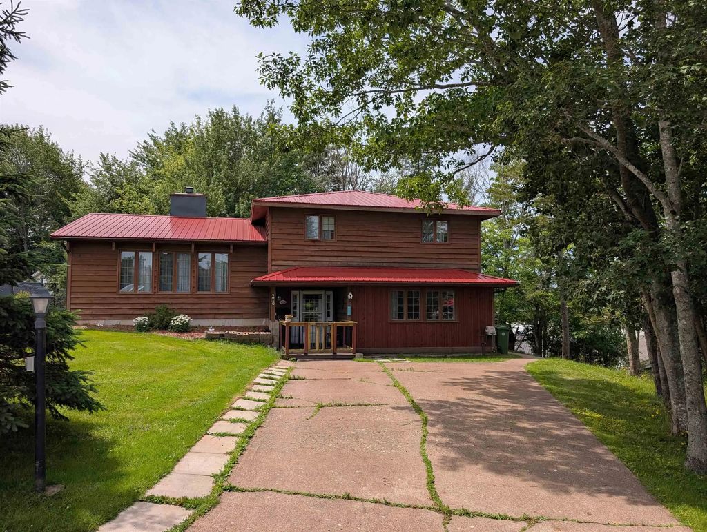 28 Purdy Drive, Truro