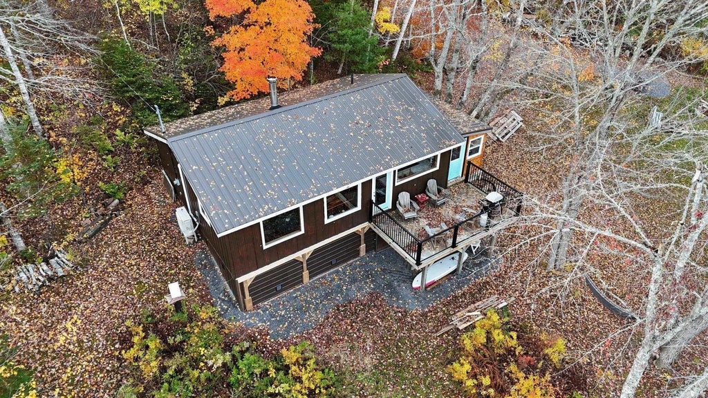 1127 Lake Road, Mattatall Lake