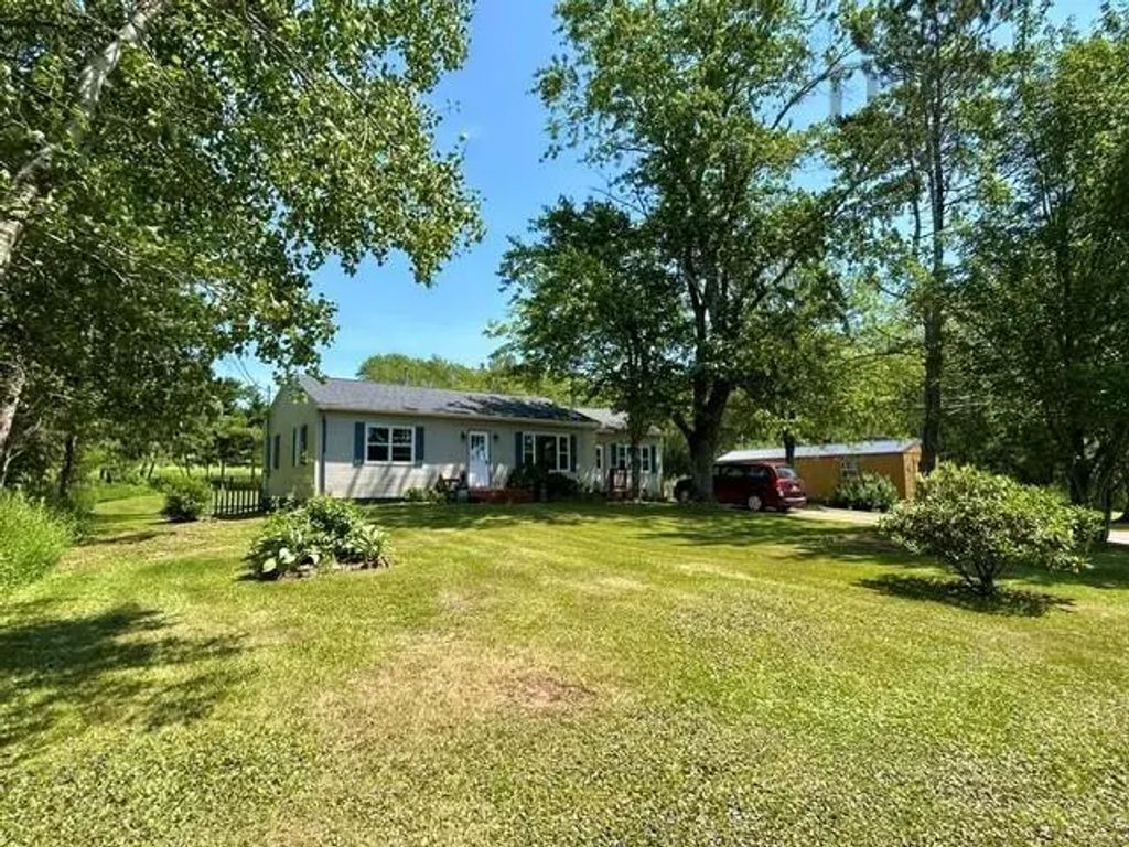 197 Highway 2, Brookfield