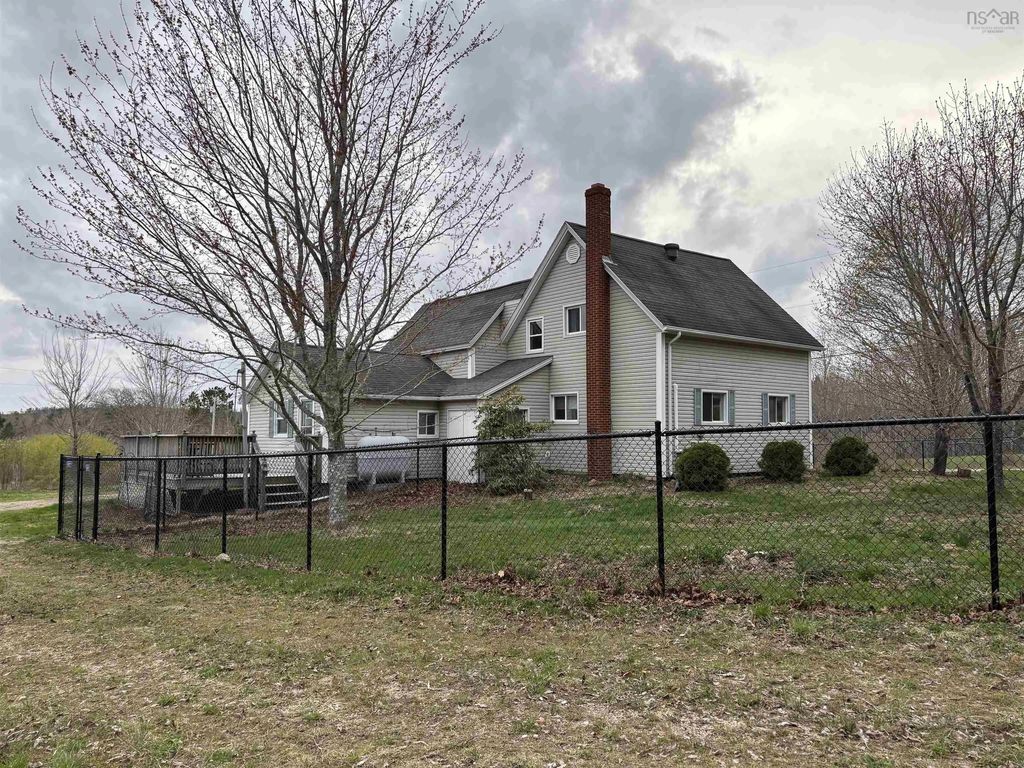 700 Farmington Road, Farmington