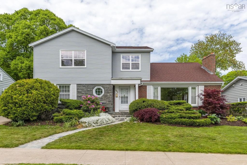 985 Beaufort Avenue, Halifax