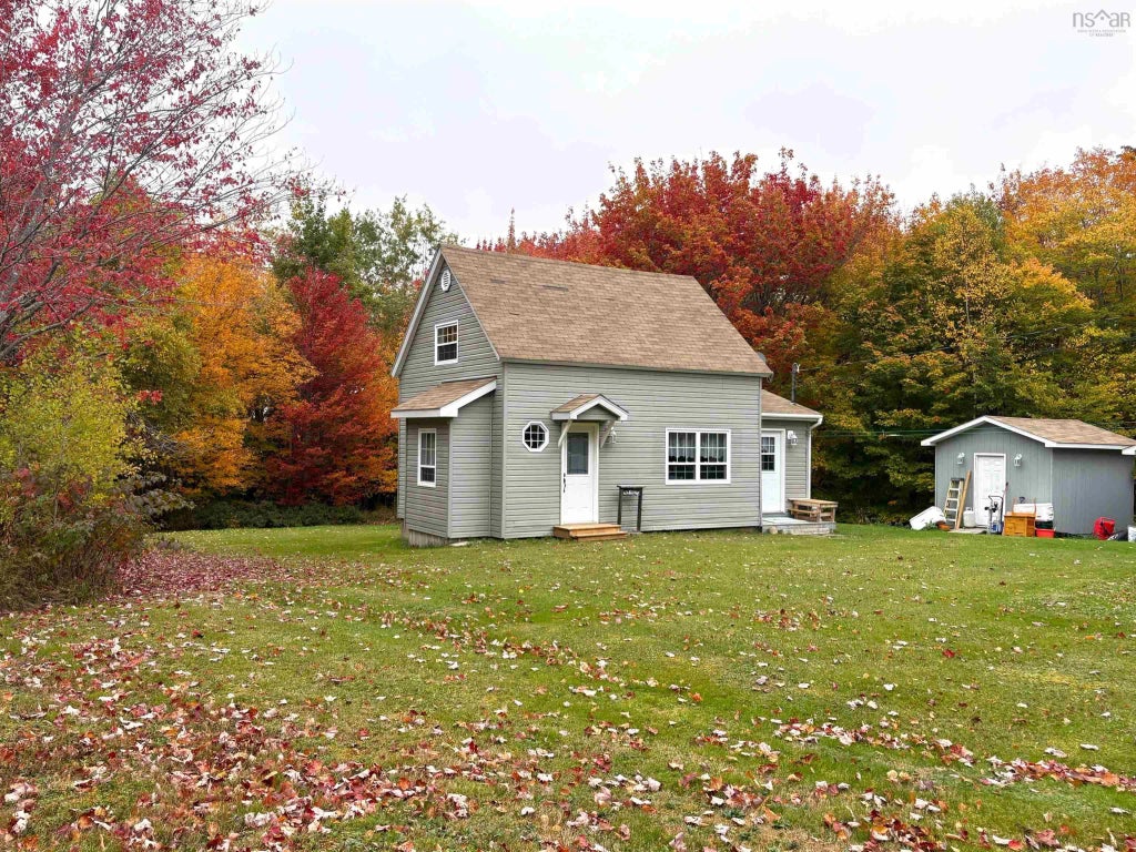 1068 Old Route 5 Road, Big Bras D'Or