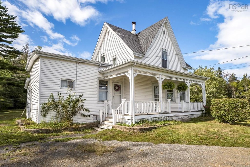 7613 Highway 215, Cambridge