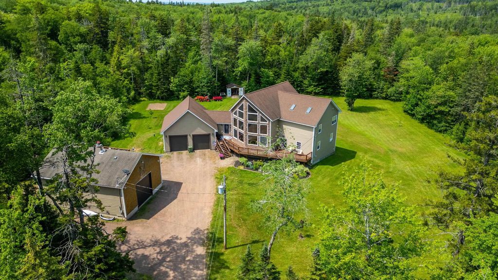 17917 Highway 2, Fenwick