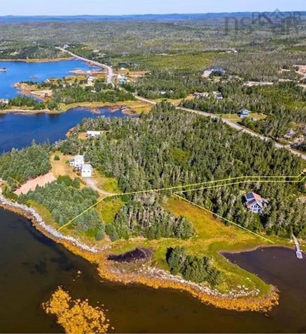 22-2 1984 Ostrea Lake Road, Ostrea Lake