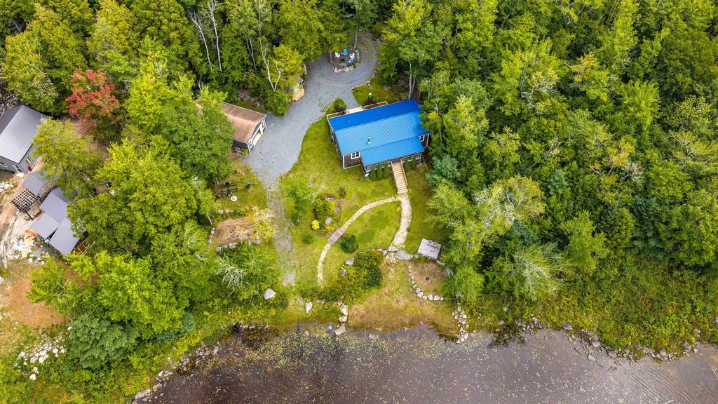 127 Shore Road, Sherbrooke Lake
