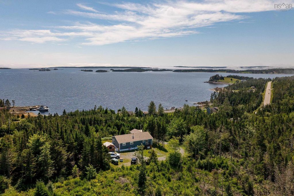 16335 Highway 7, Pleasant Harbour