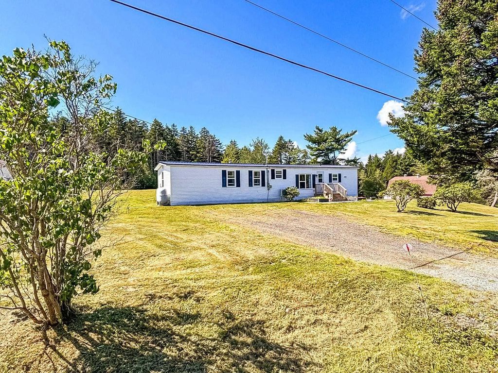 1388 New Cumberland Road, Lake Centre