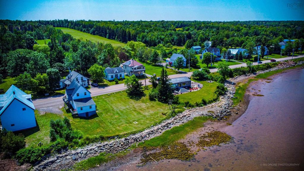 13886 Highway 6, Wallace