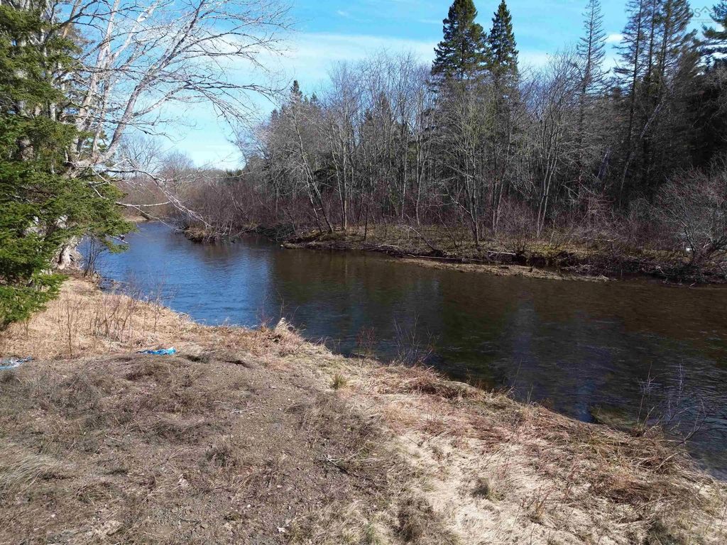 10036 Highway 2, Mapleton