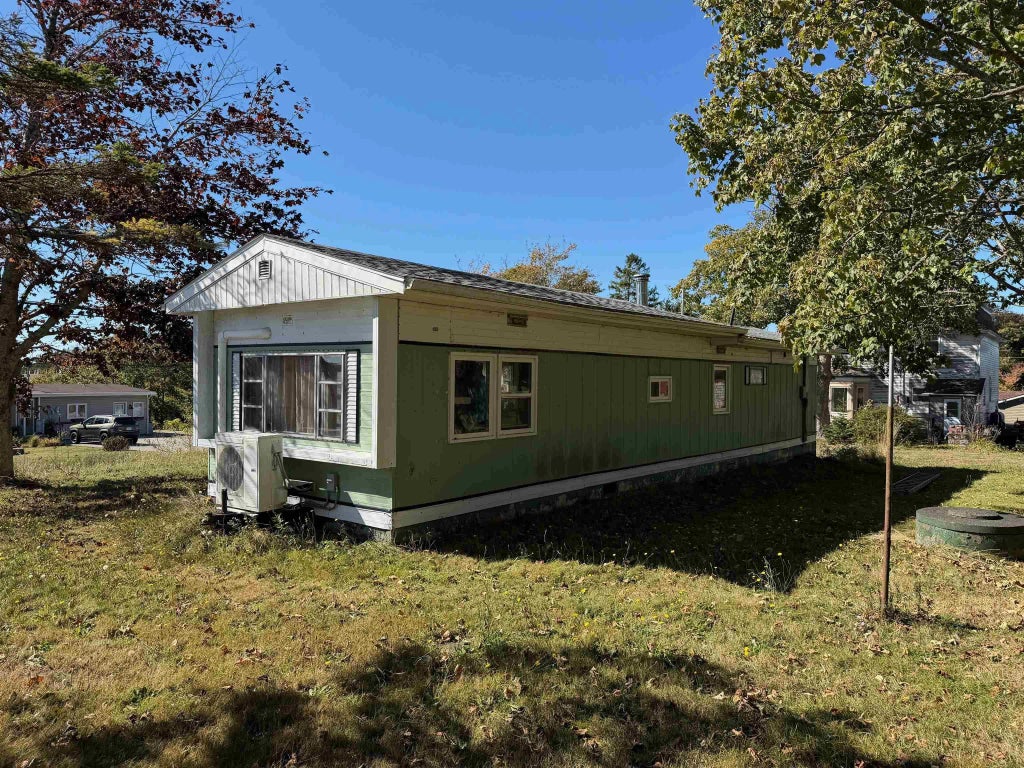 2552 1 Highway, Darlings Lake