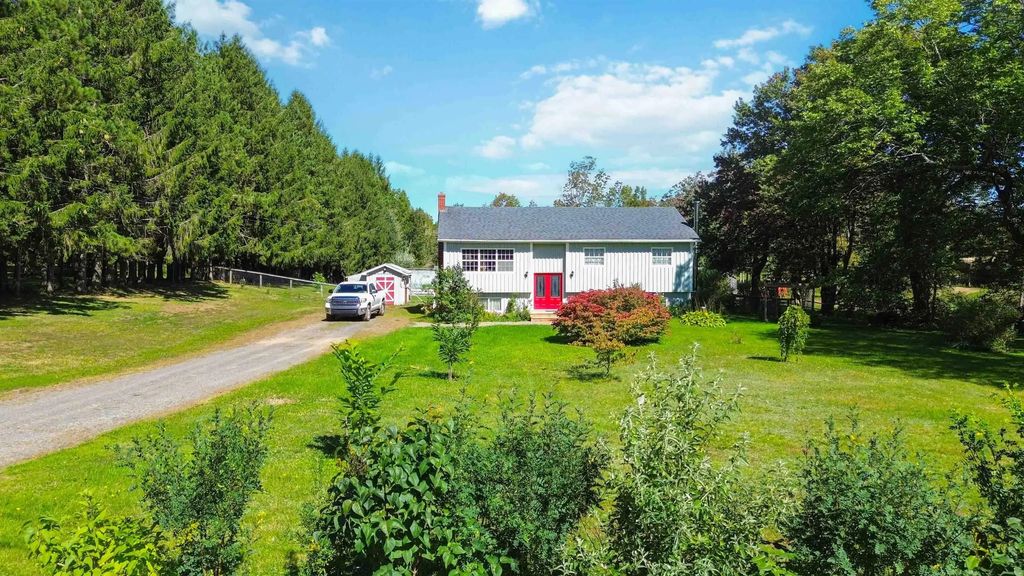 1106 Tetzlaff Road, Canaan