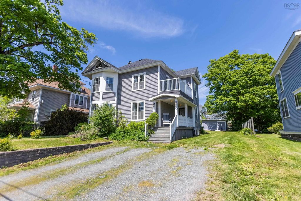 124 Church Street, Amherst