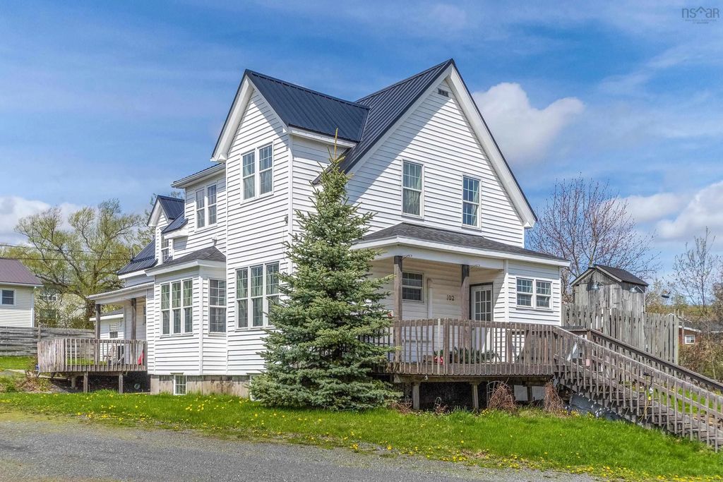 102 North Foord Street, Stellarton