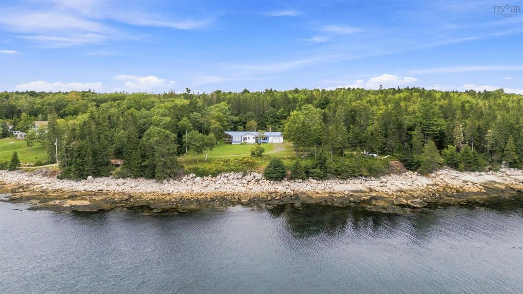 75 Rocky Shore Road, Fox Point