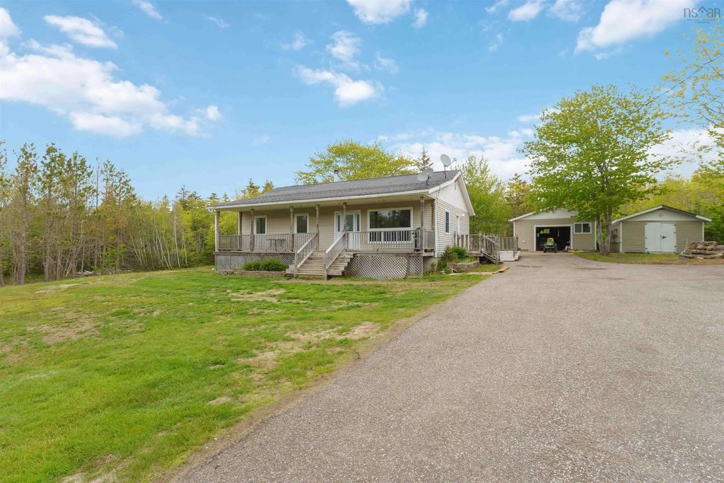 1460 Hampton Mountain Road, Hampton
