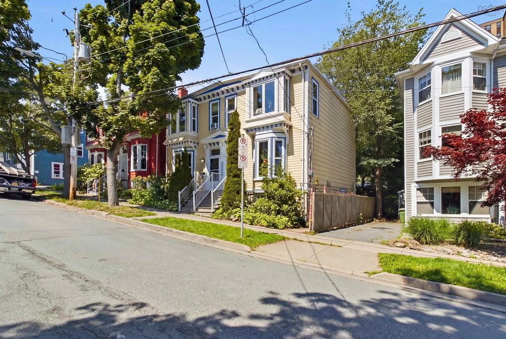 5271 Harvey Street, Halifax Peninsula