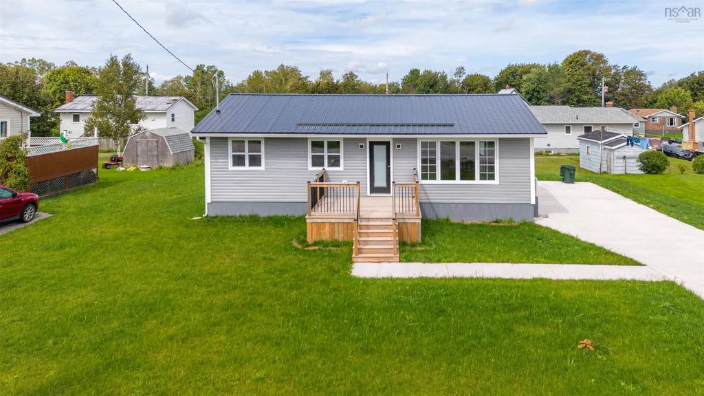 162 Monteith Avenue, Westmount