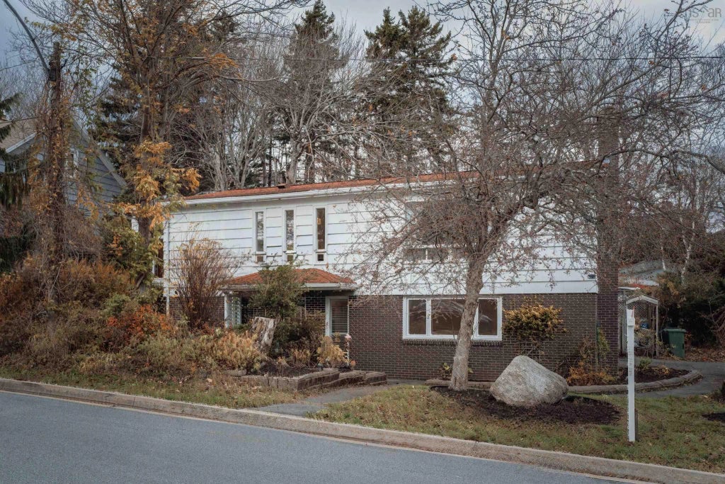 29 Scarlet Road, Halifax