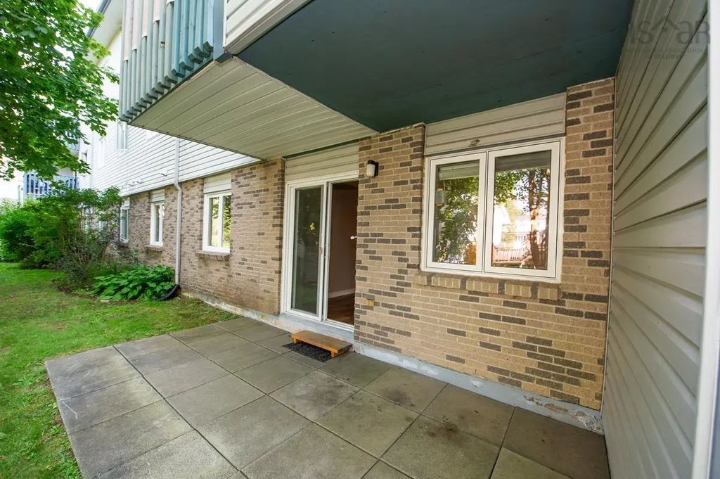 207 2 Lombardy Lane, Dartmouth