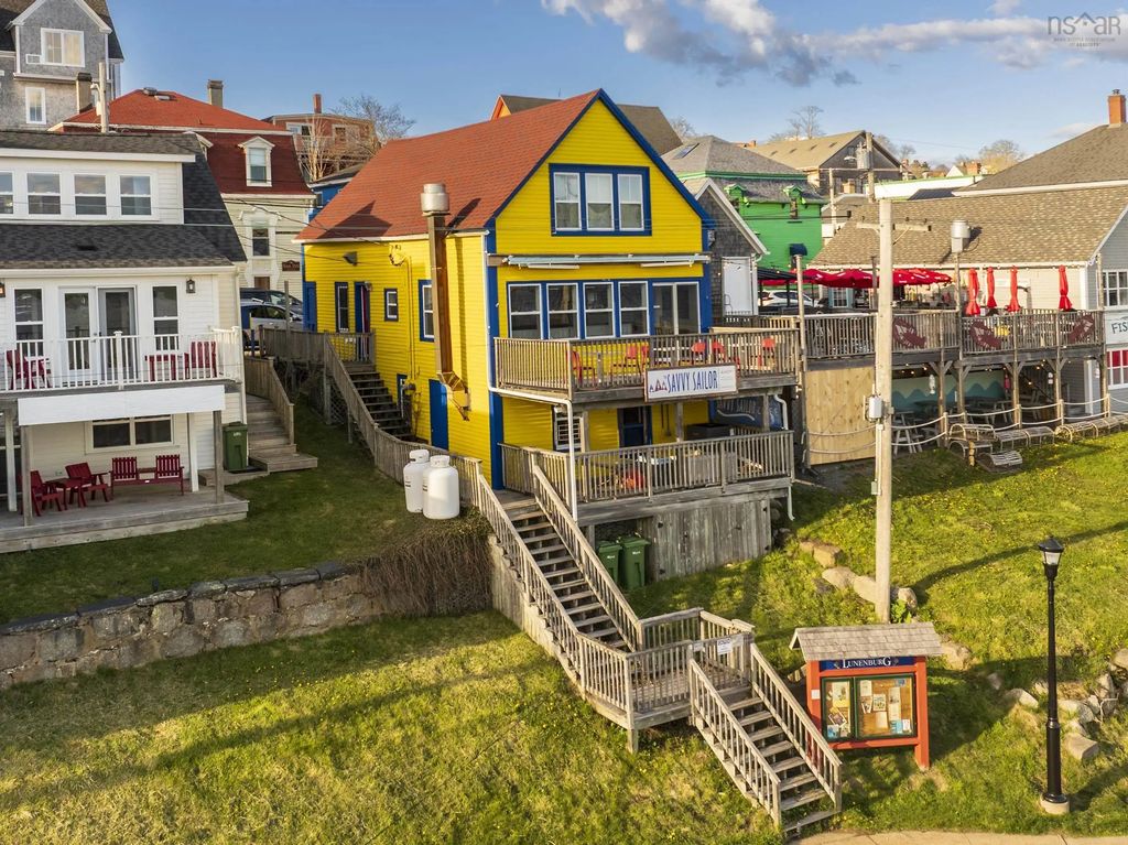 100 Montague Street, Lunenburg