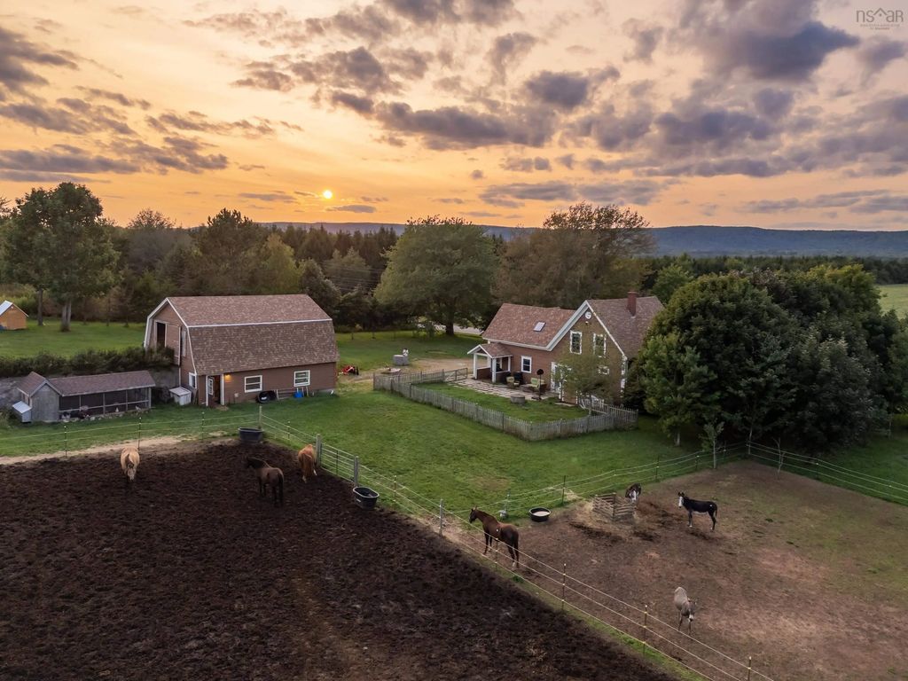 3692 Highway 201, Centrelea