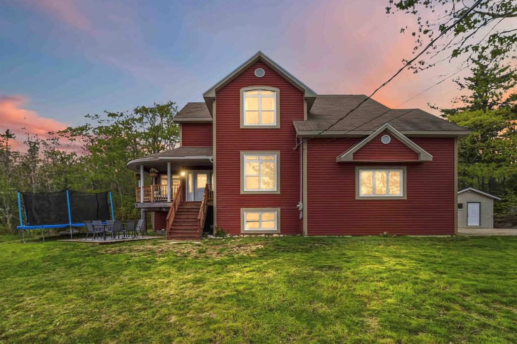 100 Clayton Drive, Hubbards