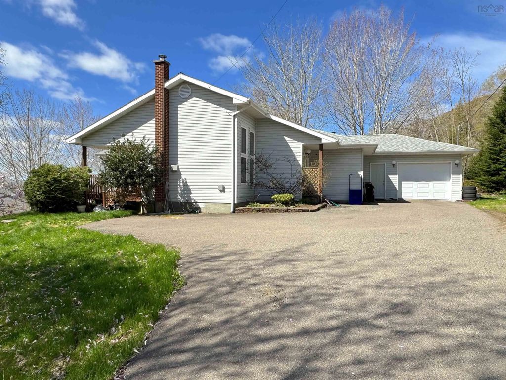 10797 Highway 105, Aberdeen