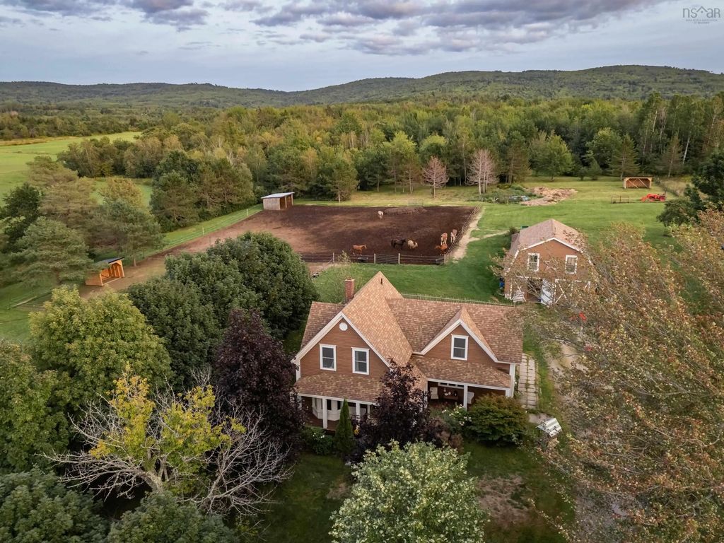 3692 Highway 201, Centrelea