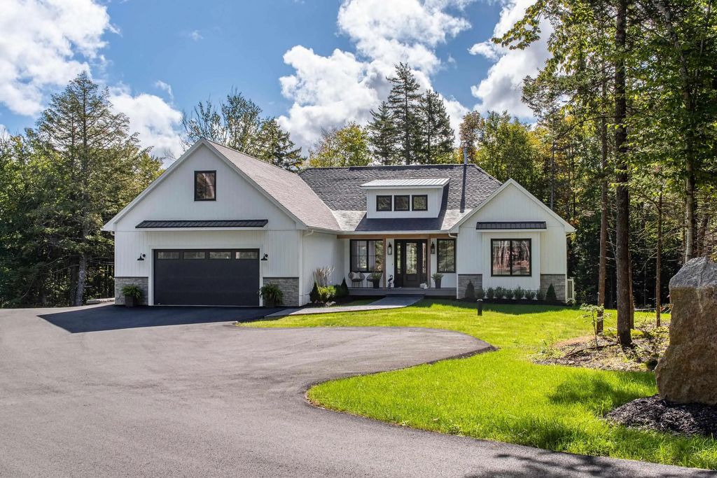 403 Heddas Way, Fall River
