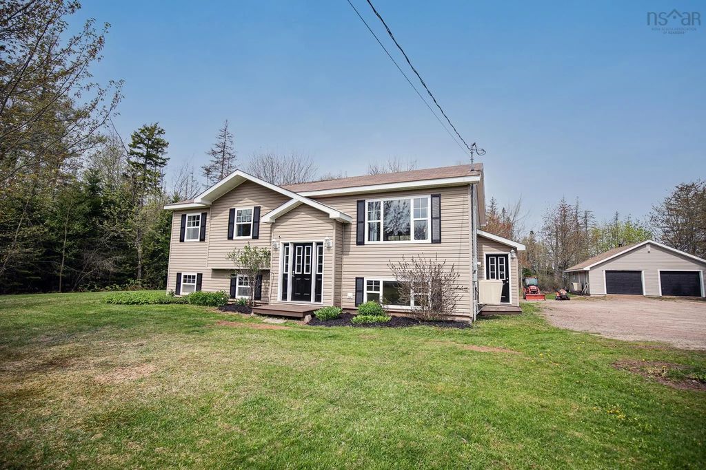 1223 Southampton Road, West Amherst
