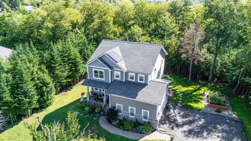 437 Heddas Way, Fall River