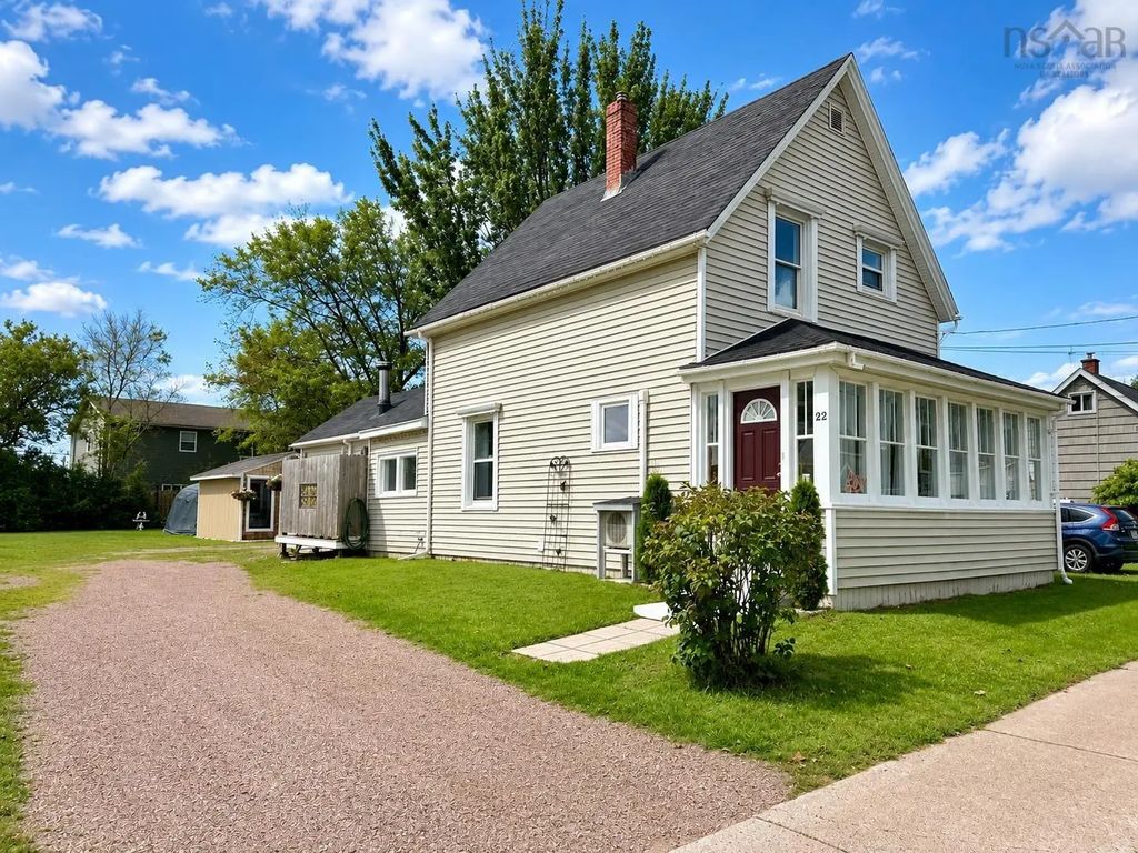 22 Chamberlain Street, Amherst