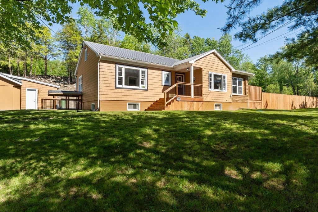 3650 Highway 2 Highway, Fletchers Lake