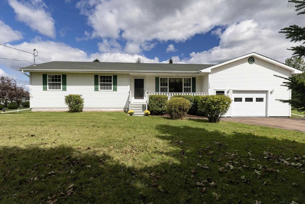125 Fox Ranch Road, East Amherst