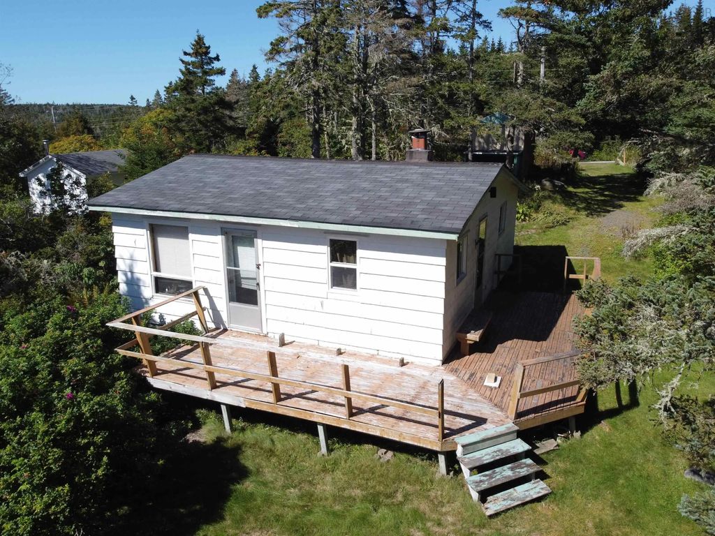 18046 Highway 7, Popes Harbour