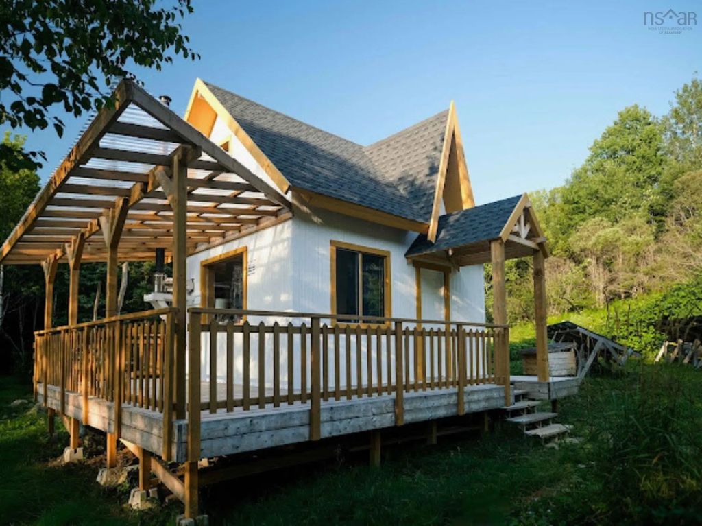 195 Matheson Road, Kempt Head