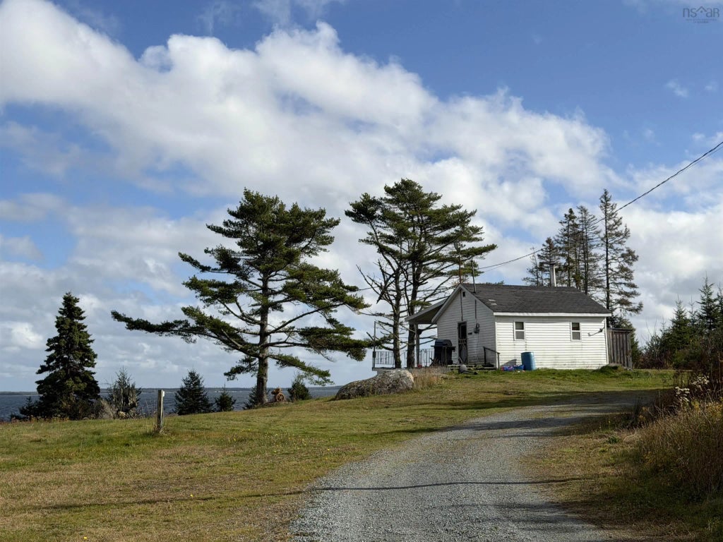 18726 Highway 7, Popes Harbour