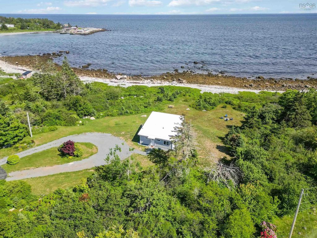 6837 Highway 3, Hunts Point