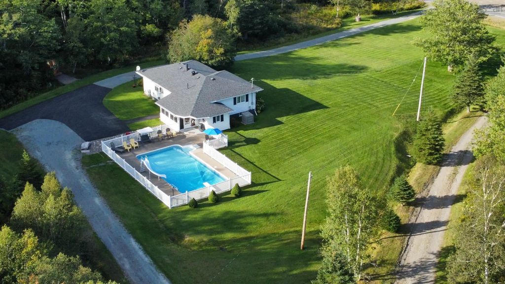 18905 316 Highway, Country Harbour Lake