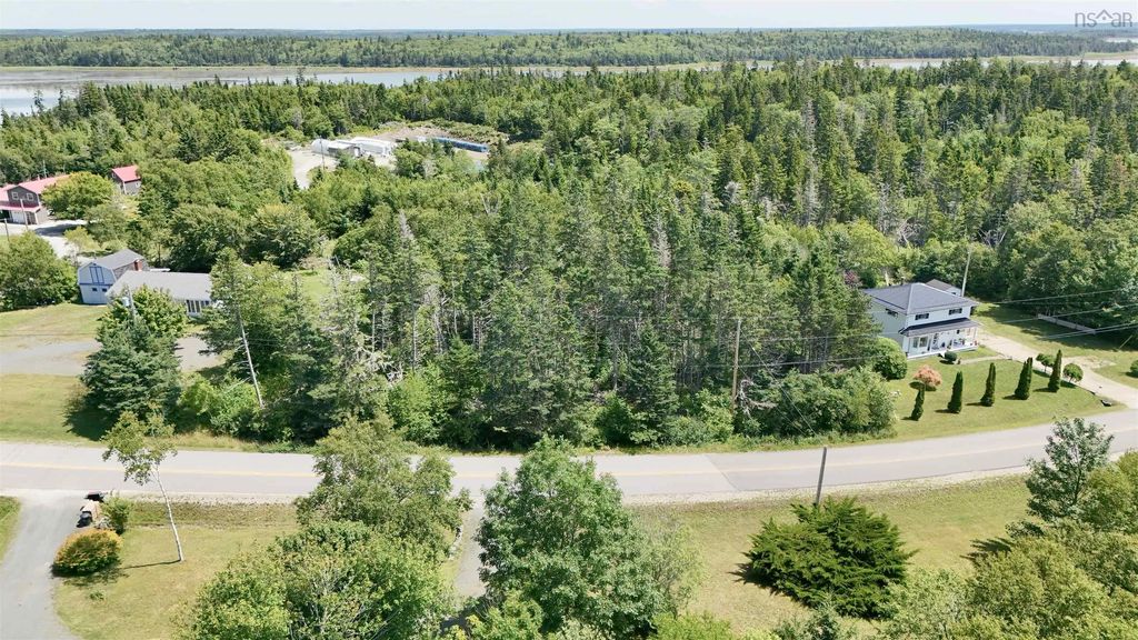 Lot Du Bas-de-l'ile Road, Surettes Island