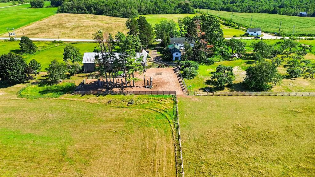 5019 201 Highway, West Paradise