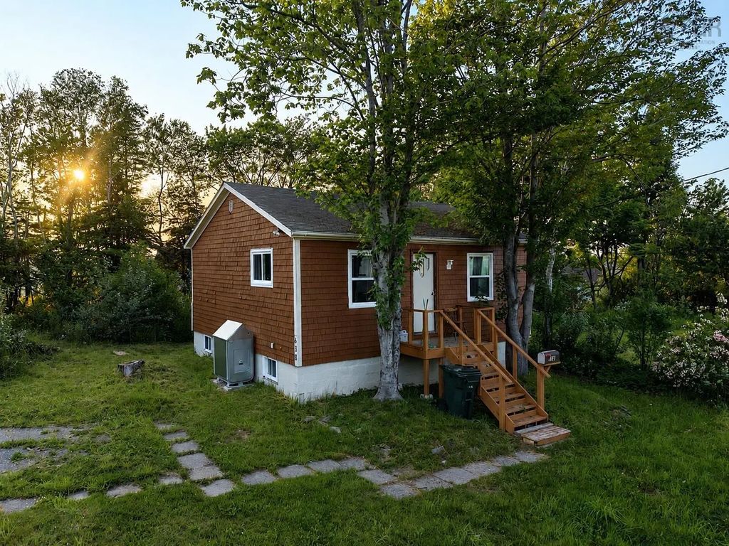 638 Alexandra Street, Nova Scotia