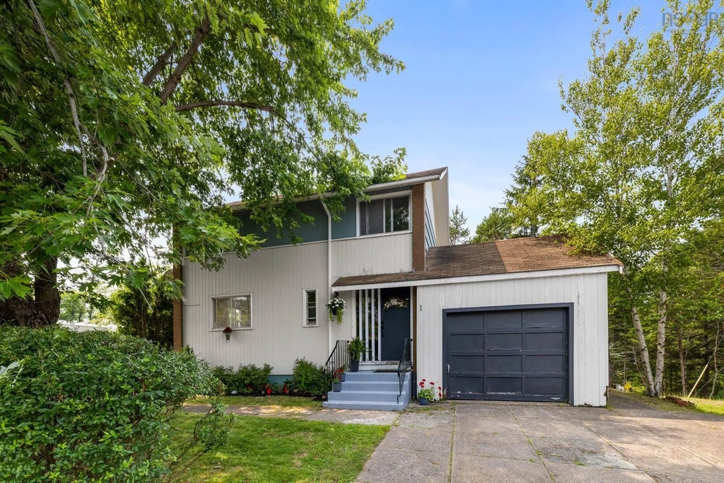 1 Shore Road, Herring Cove