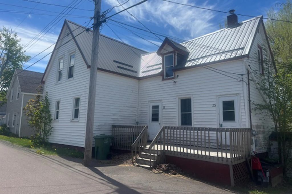 55 Elm Street, Springhill
