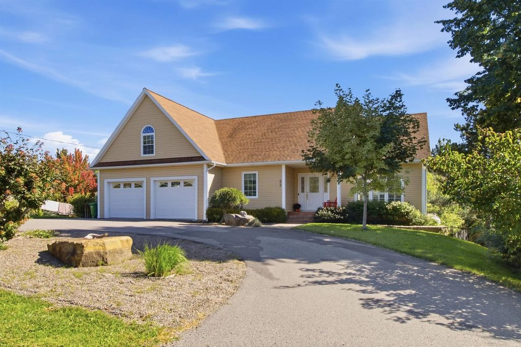 22 Valley View Drive, Falmouth